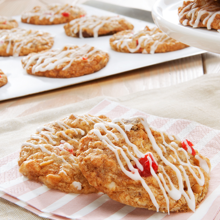 Cherry Macadamia Oatmeal Cookies | Reynolds Brands