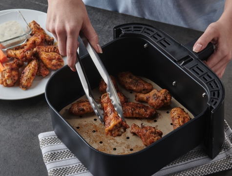 https://www.reynoldsbrands.com/sites/default/files/styles/gc_cta_two_columns/public/2023-11/03_Main_RK_Air_Fryer_Non_Stick_Liner_Holes_Image_3000x3000.jpg?itok=Pc0sijTq