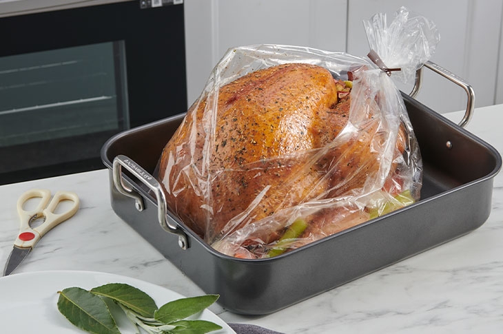 How To Cook a Turkey In A Bag (Reynolds Oven Bags) - Roast Turkey