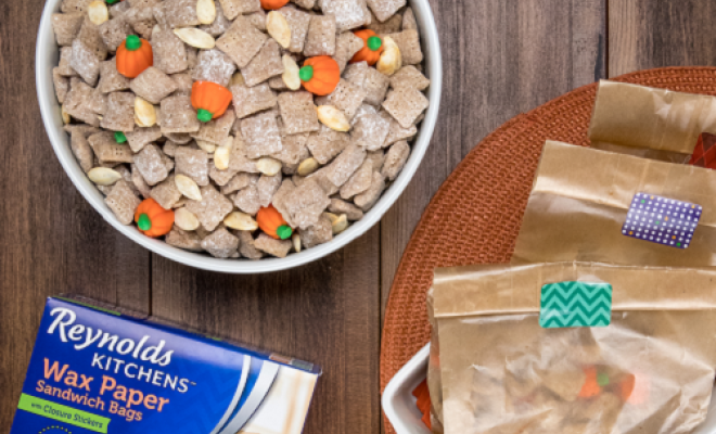 https://www.reynoldsbrands.com/sites/default/files/styles/product_detail_slider_660x400_/public/recipes/PuppyChow_1b.png