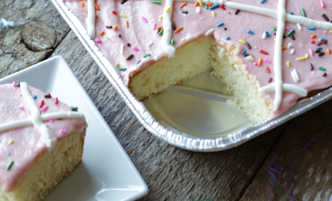 
Easy Vanilla Cake Recipe for Easter
