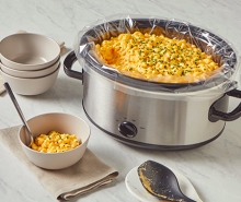 Easy Cheezy Gooey Slow Cooker Mac and Cheese